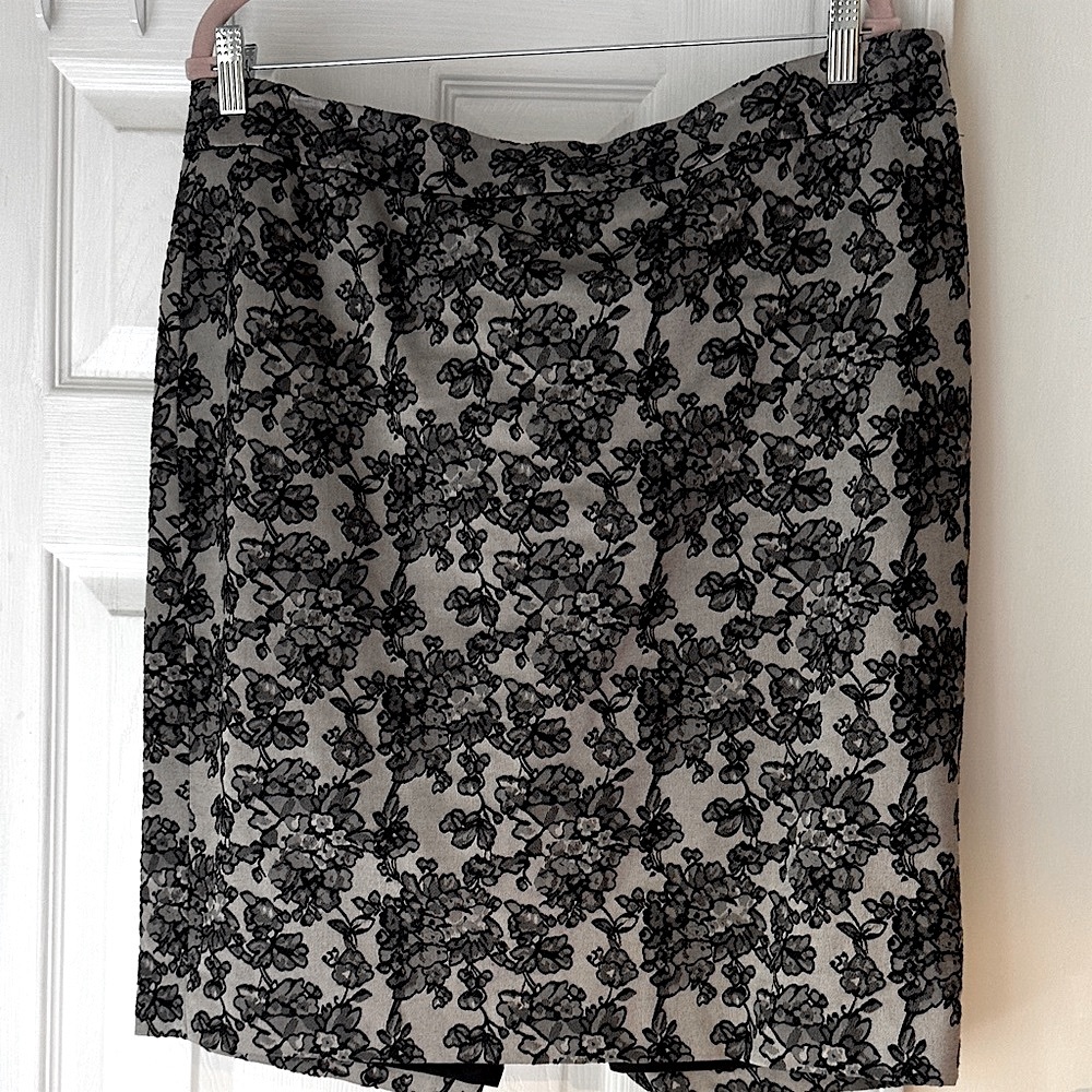 ANN TAYLOR, size 14, Elegant Black Floral Skirt, pencil skirt, plus size